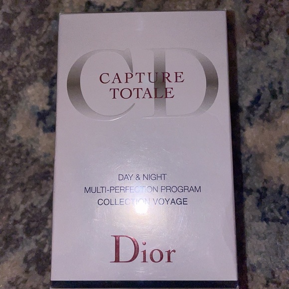 COPY - Capture totale day and night antiaging  dior - Picture 3 of 5